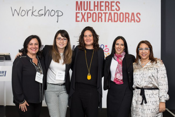 Charla Mónica Rodríguez en las mujeres exportadoras taller