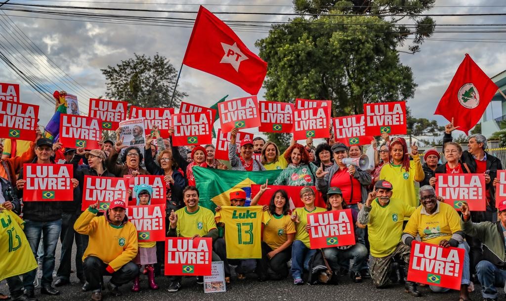 PT insiste em Lula candidato. Veja quem ganha e quem perde com esse discurso